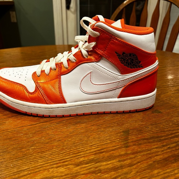 Jordan One Mids Orange and White Size 11.5 - Picture 5 of 6